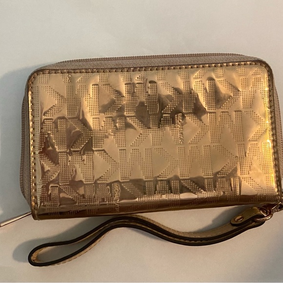 Michael Kors Rose Gold wristlet wallet - Picture 3 of 4